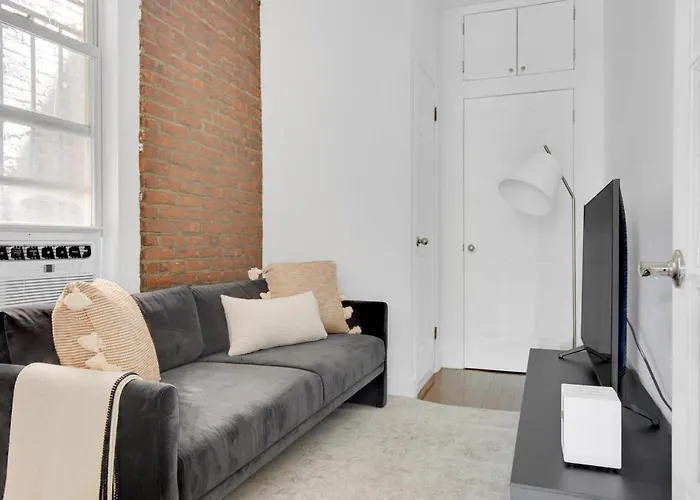 Sunlit Les 1Br W Wd Nr Bd Train Nyc-865